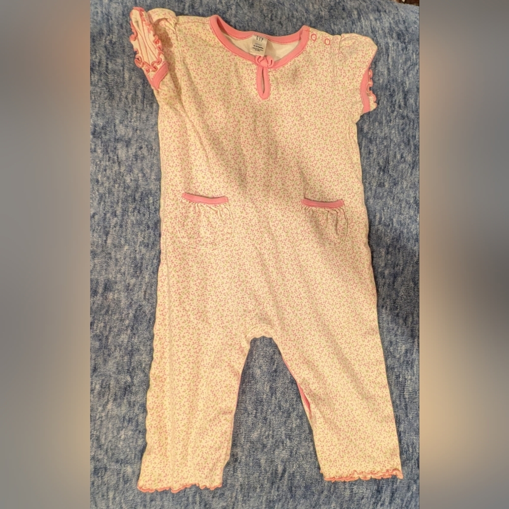 GAP 12-18M Baby Onesie with Pink Floral Design